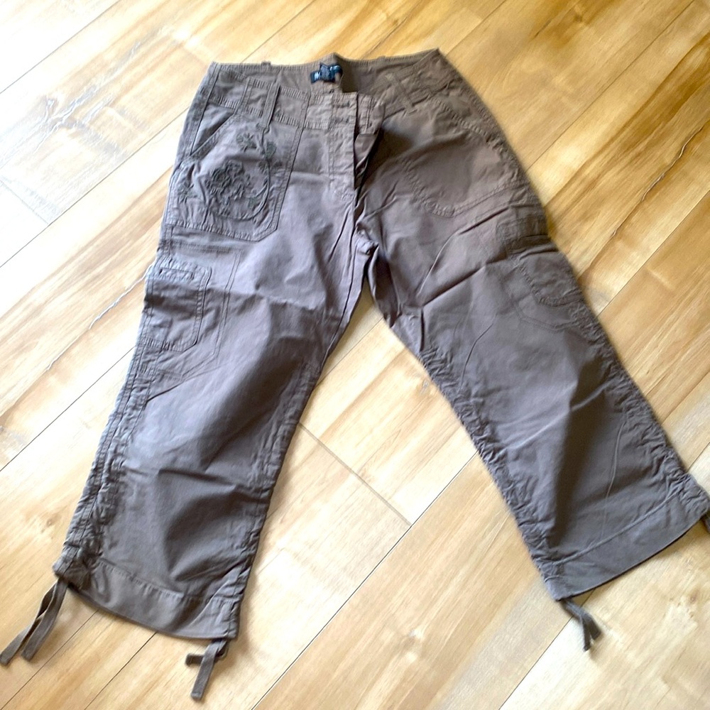 International concept, capri pants